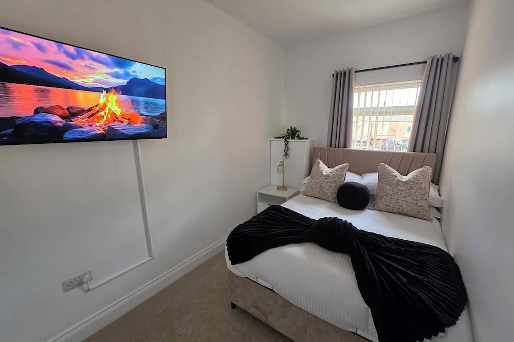 Newly Refurbished Suburban Luxe By Luxe Sleep in Stockport, Greater Manchester