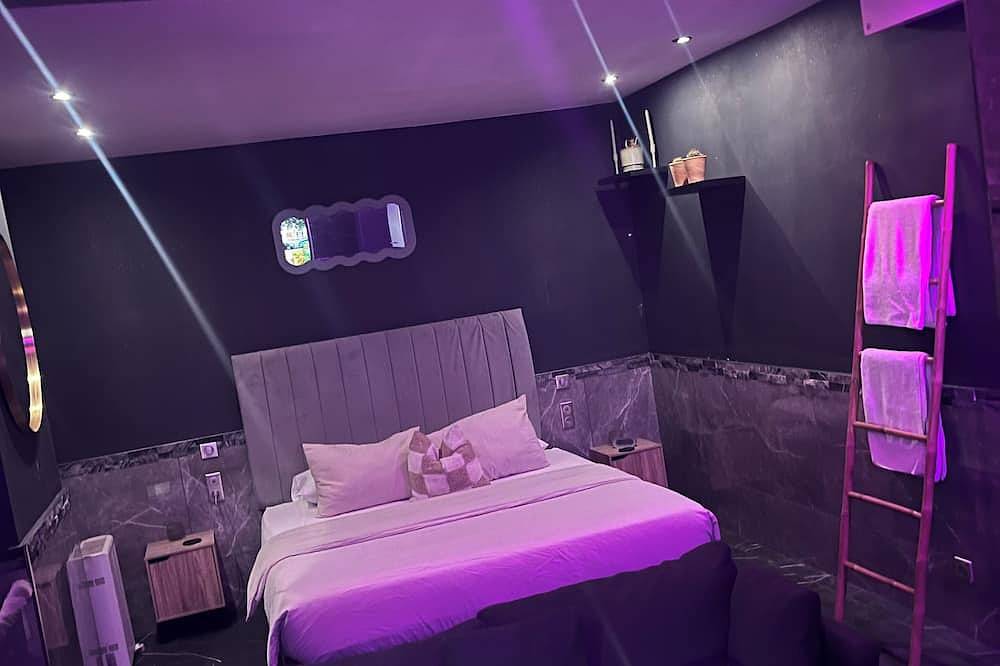 Apartamento entero, Romantic suite with private Jacuzzi in Gonesse, Valle del Oise