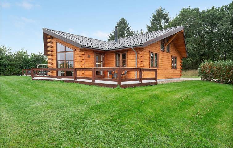 Ferienhaus für 8 Personen, mit Terrasse und Sauna sowie Whirlpool und Garten - 1