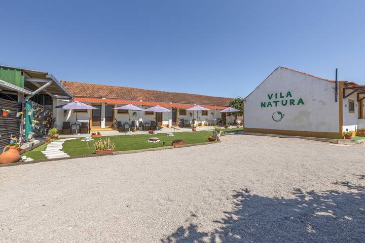 Hel enrumslägenhet, Vila Natura – Secret Retreat S5 with Shared Terrace & Garden, Wi-Fi in Santo António da Charneca, Halbinsel von Setúbal