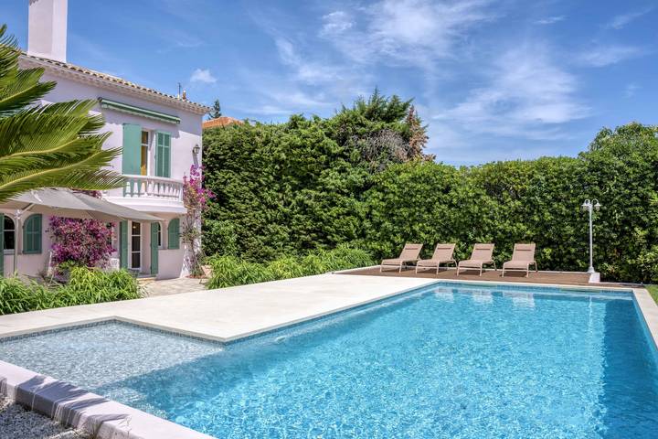 Location de vacances pour 12 personnes, avec piscine ainsi que balcon et jardin, adapté aux familles à Le Cannet - 3