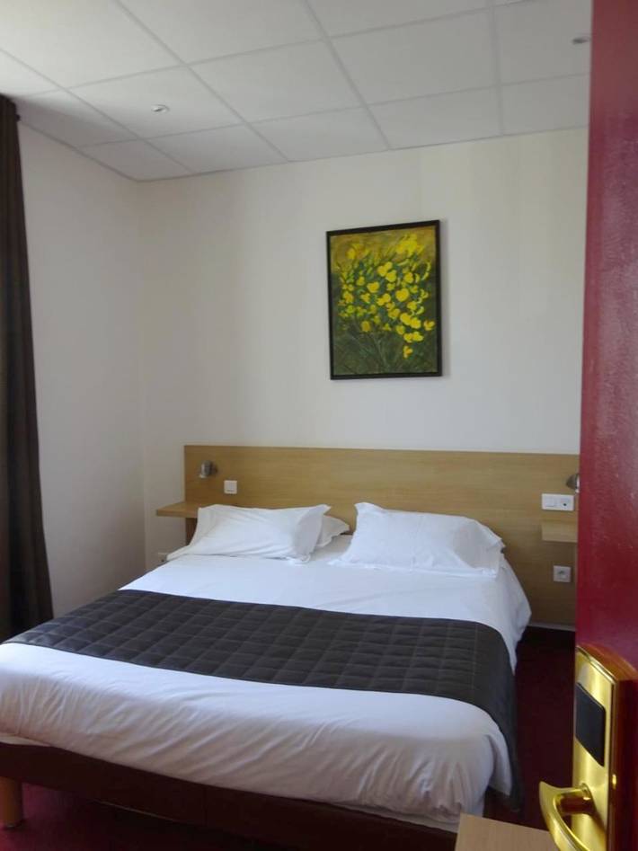 Hôtel pour 2 personnes, avec terrasse et piscine ainsi que vue et jardin à Carnoules - 4