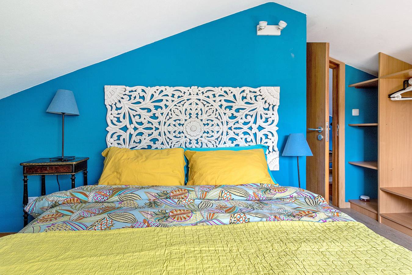 Holiday Home 'Casa Azul' with Mountain View, Shared Pool and Wi-Fi in Moledo, Distrito de Viana do Castelo