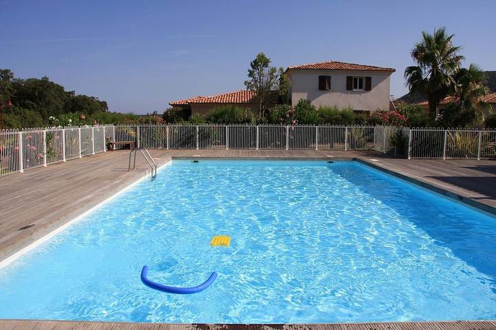 Appartement de vacances pour 8 personnes, avec terrasse et piscine