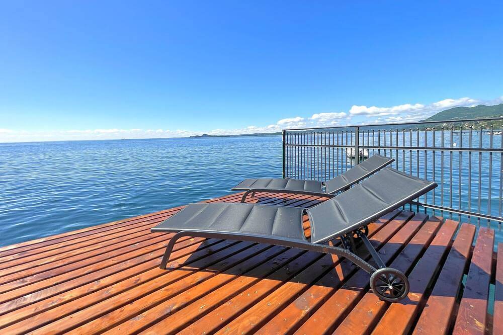 Villa Magnolia Garda Exklusive Villa am See mit Park, Steg, Pool. in Maderno, Toscolano-Maderno