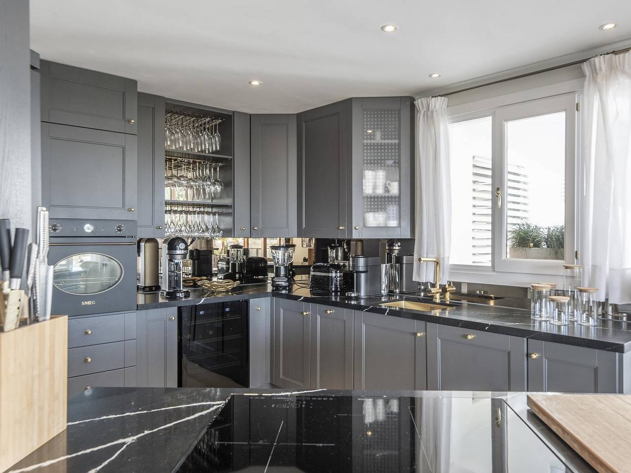 Entire apartment, Penthouse 3 beds, jacuzzi, pools, private parking in Marbella in Nueva Andalucia Golf Valley, Marbella