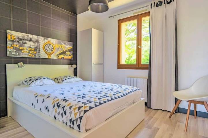 Location de vacances pour 6 personnes, avec terrasse ainsi que jardin et piscine à Dausse - 3