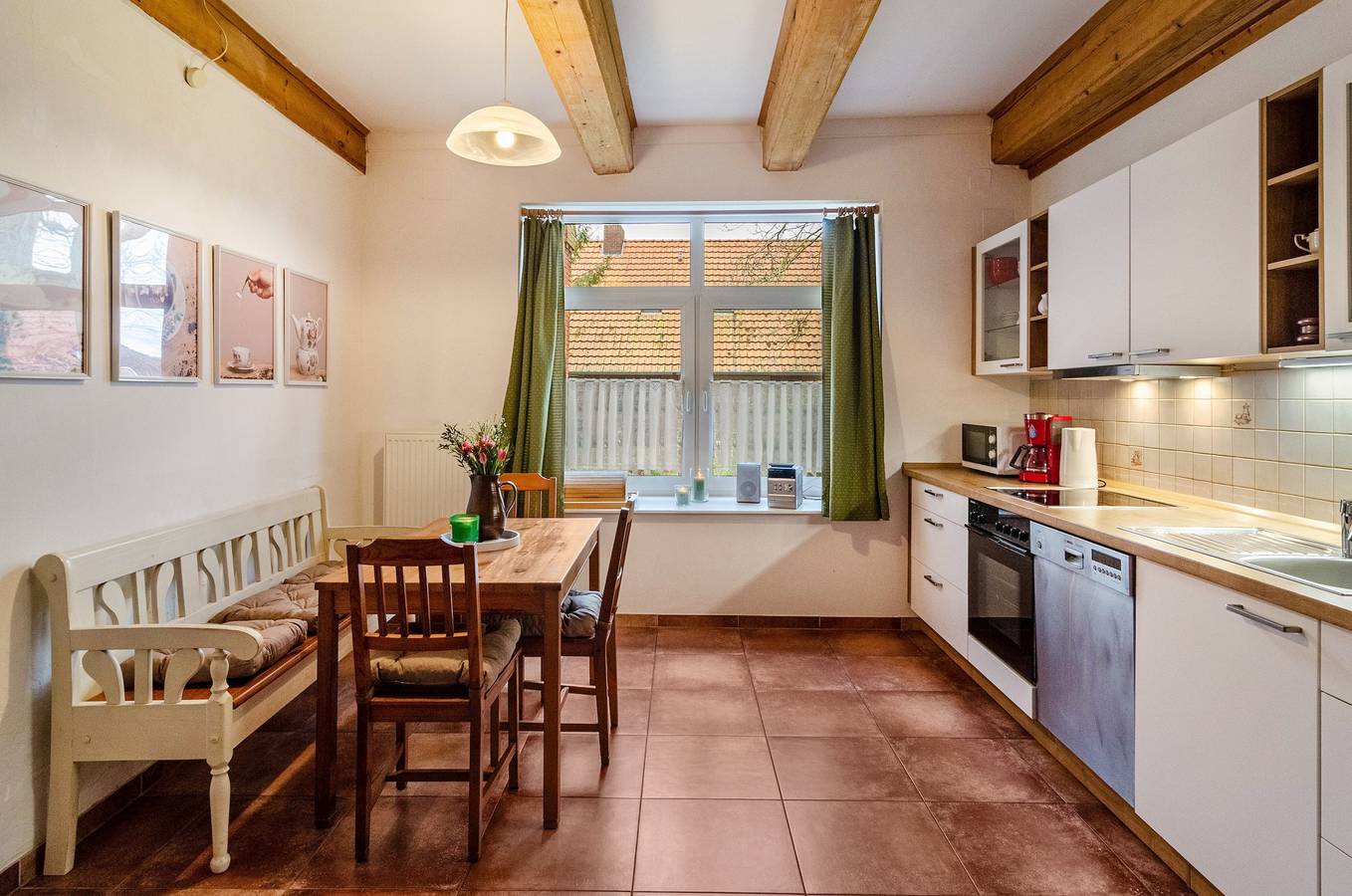 Ganze Wohnung, Ferienwohnung 'Gulfhof Oldersum Erdgeschoss' mit Gemeinschaftsterrasse, Gemeinschaftsgarten und Wlan in Oldersum, Moormerland