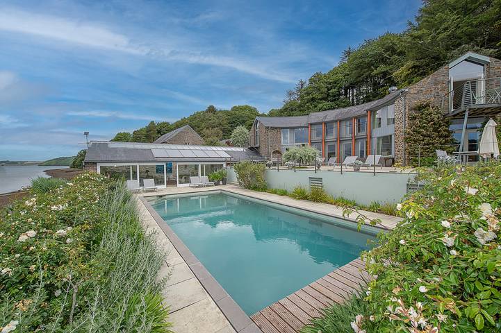Cottage for 8 people, with Balcony and Terrace as well as Sauna in Pembrokeshire