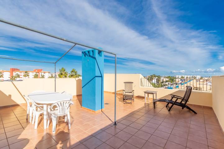 Apartamento entero, Apartamento vacacional en El Verger con piscina, terrazas, jardín y Wi-Fi in Vergel, Costa Blanca