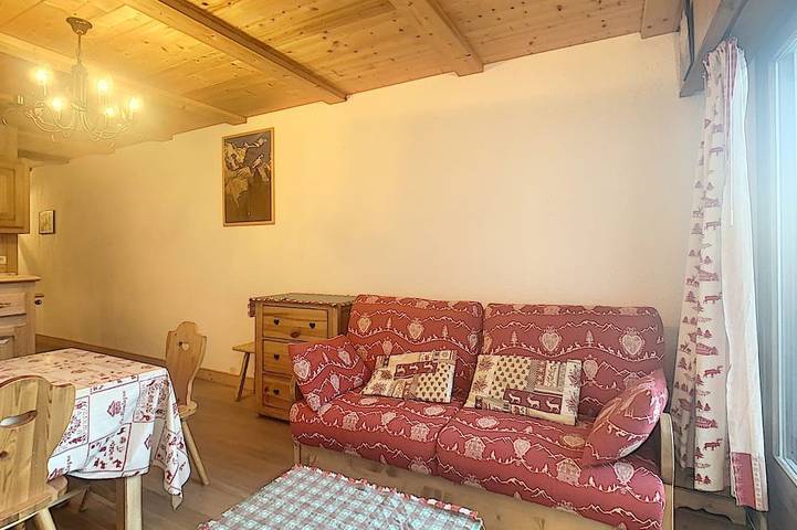 Appartement entier, Studio cosy avec cabine, pied des pistes à Combloux, balcon, casier à skis, équipements modernes in Combloux, Pays du Mont-Blanc