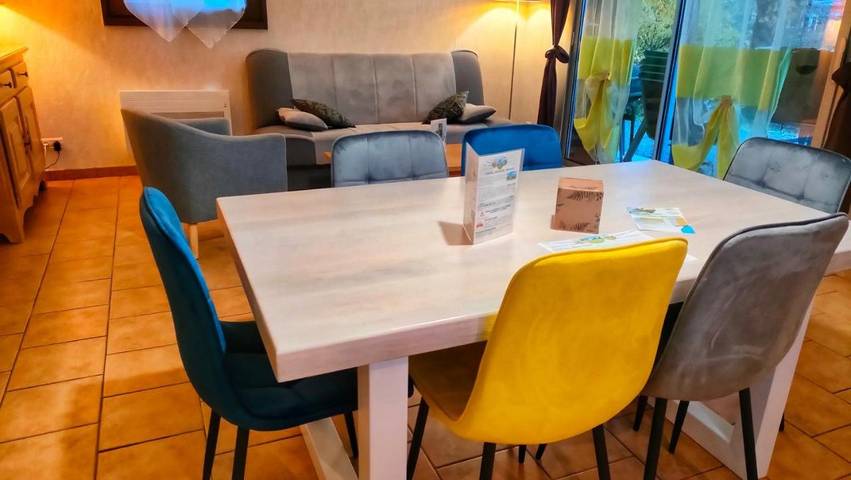 Gîte pour 6 personnes, avec vue et jardin, animaux acceptés à Valette