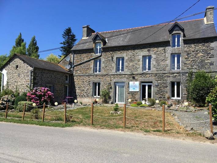 Chambre d’hôte pour 2 personnes, avec terrasse ainsi que vue et jardin