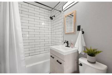 Vacation Home for 6 Guests in Beaverton, Willamette Valley, Picture 3