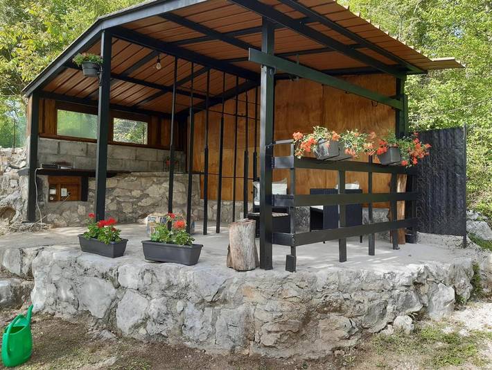 Location de vacances pour 10 personnes, avec jardin et vue à Atina
