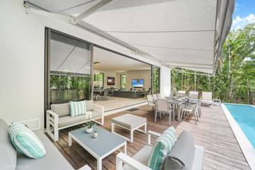 Vacation Rental for 9 Guests in North Bay Village, Florida, Picture 3