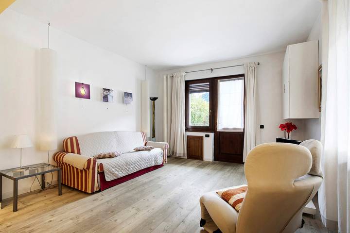 Entire apartment, Apartment 'Bilocale 10' with Mountain View, Balcony and Wi-Fi in Gressan, Comune di Gressan