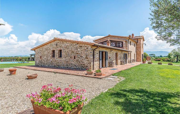 Casa vacanza per 16 persone, con piscina e giardino a Monte San Savino