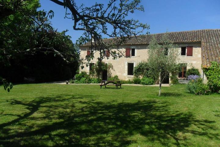 Maison d’hôte pour 12 personnes, avec vue et jardin, animaux acceptés
