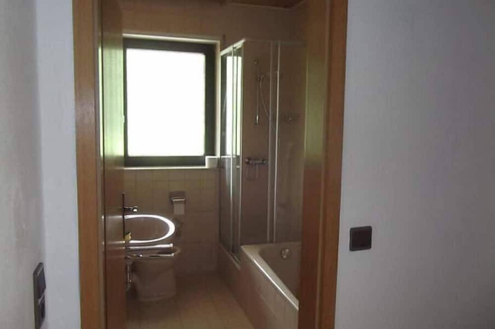Ganze Wohnung, Gemütliche Ferienwohnung mit Burgblick und großer Terrasse in Elmstein in Elmstein, Saar-Nahe-Bergland