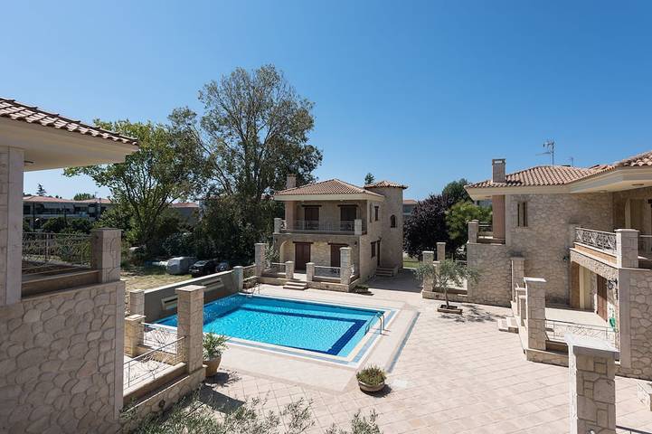 Vacation rental for 4 people, with balcony and pool as well as yard in Halkidiki