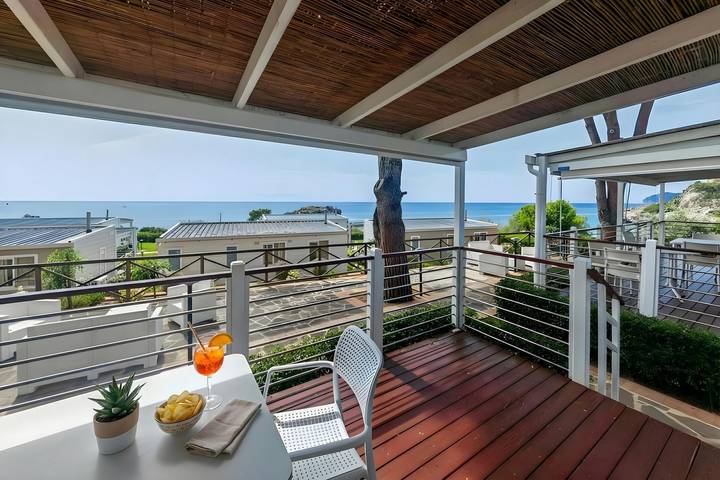 Bungalow für 4 Personen, mit Terrasse und Meerblick, kinderfreundlich in Kampanien