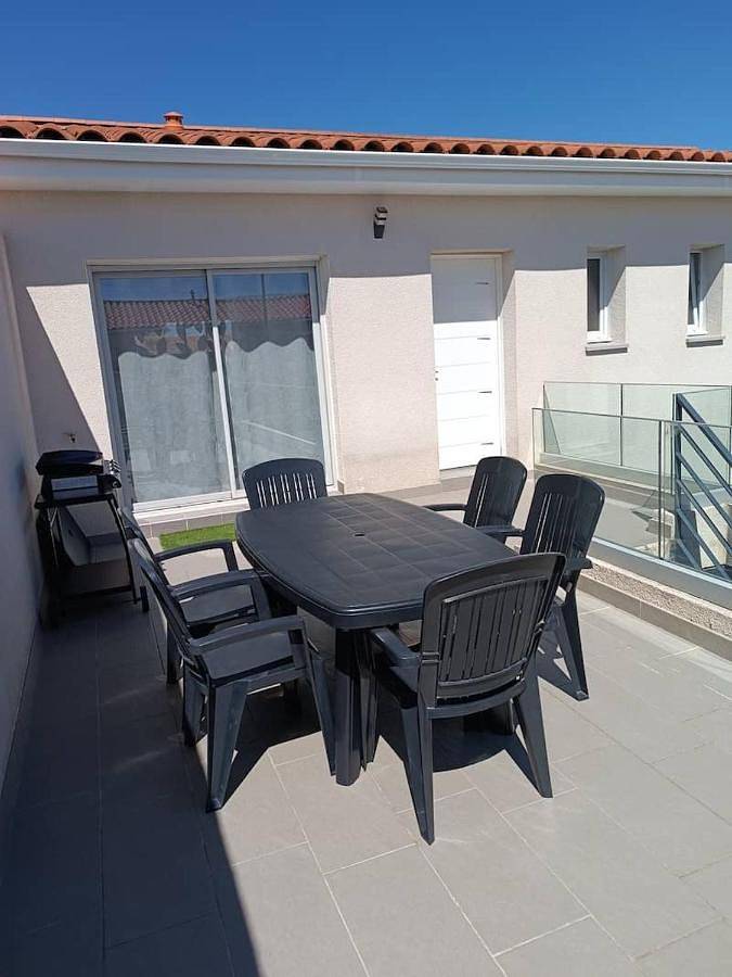 Gîte pour 6 personnes, avec Terrasse ainsi que Jardin et Vue à Canohès