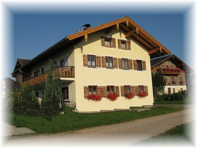 Wagnerhof - Ferienwohnung Staufen bis 4 Personen, 2 Sz, Balkon mit Bergblick, 50 qm in Kirchanschöring, Rupertiwinkel