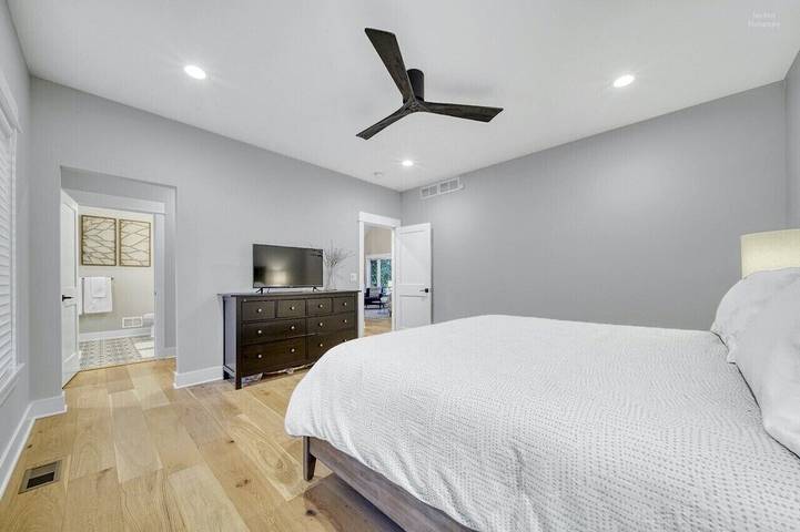 Vacation rental for 10 people, with hot tub and yard in Saugatuck