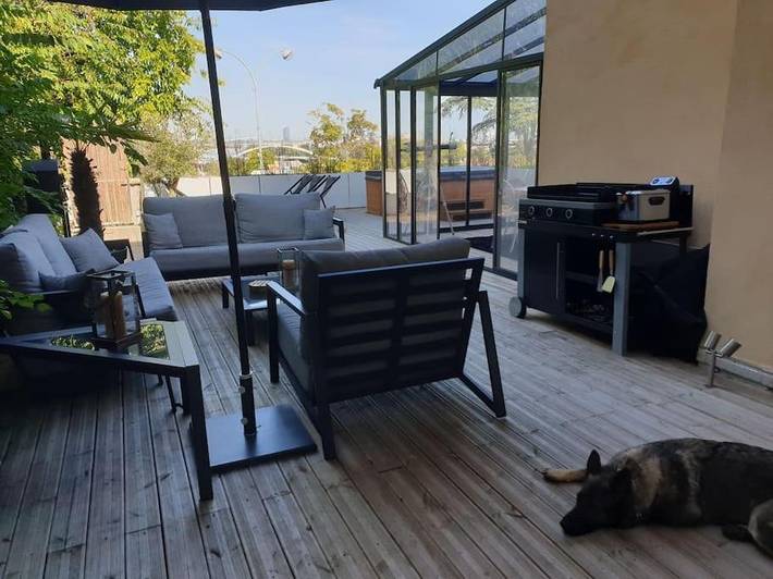 Gîte pour 2 personnes, avec jardin ainsi que vue et piscine, animaux acceptés à La Mulatière