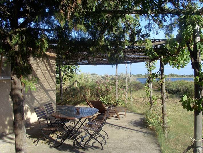 Gîte pour 4 personnes, avec terrasse ainsi que jardin et vue sur le lac