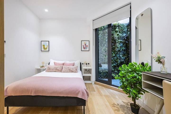 Vacation rental for 4 people, with yard and balcony in Covent Garden