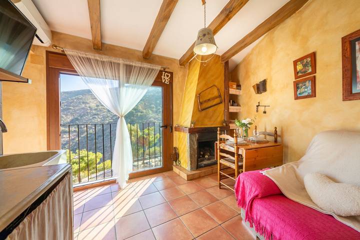 Country House 'El Mirador' with Mountain View, Wi-Fi and Air Conditioning in Laroya, Cordillera Penibética
