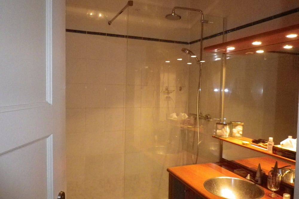 Apartamento entero, Frente al Palacio de Congresos, Ave des Ternes, Porte Maillot in París, Isla de Francia