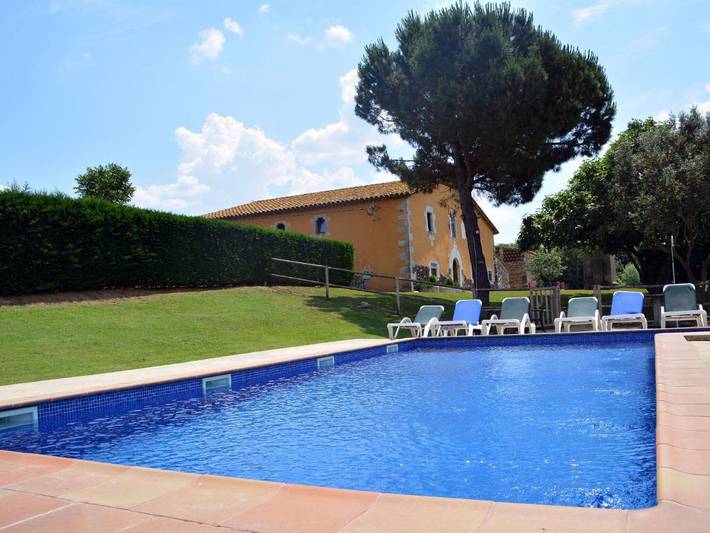 Casa rural para 12 personas, con Terraza además de Jardín y Piscina en Riudellots de la Selva