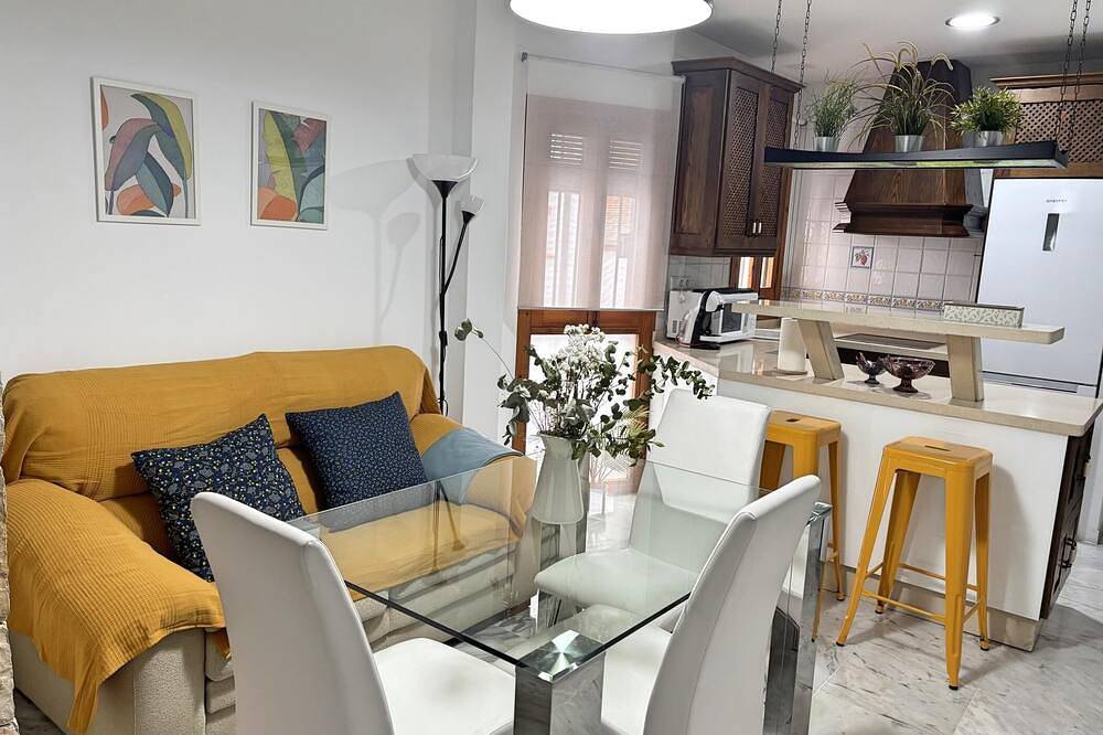 Ganze Wohnung, Rental unit in Córdoba · 2 bedrooms · 3 beds · 1 bath in Distrito Centro (Córdoba), Cordoba