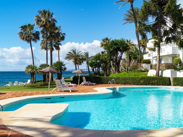 Last minute apartment for 4 people, with Terrace and Children pool as well as View in Costa del Sol East