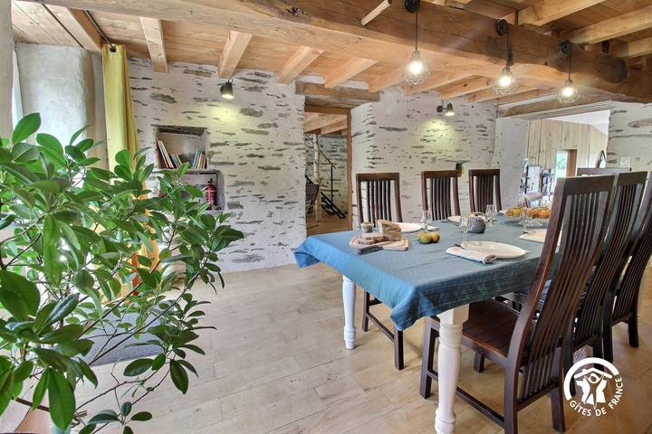 Gîte pour 6 personnes, avec terrasse et jardin