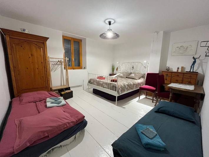 Chambre d’hôte pour 4 personnes, avec Terrasse et Jardin ainsi que Piscine et Vue dans l' Ain - 3