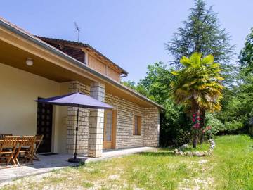 Gîte pour 6 personnes, avec terrasse et jardin à Borrèze