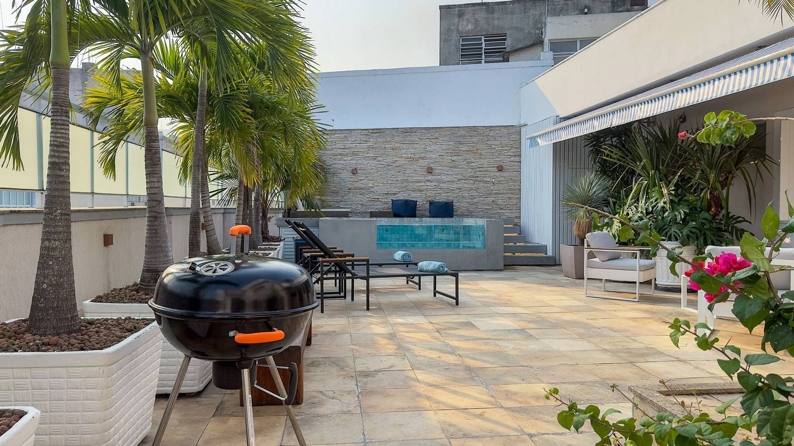 Entire apartment, 5 bedroom penthouse in Copacabana with pool in Copacabana, Rio de Janeiro