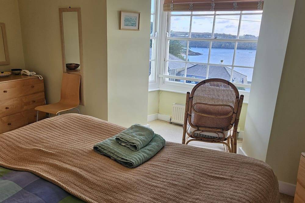 Charlies -  a cottage that sleeps 6 guests  in 3 bedrooms in St Mawes, Cornwall