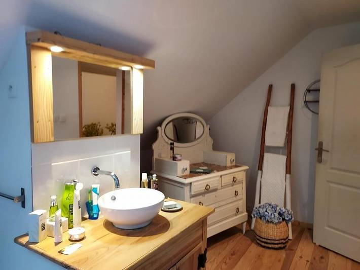 Gîte pour 6 personnes, avec jacuzzi et terrasse