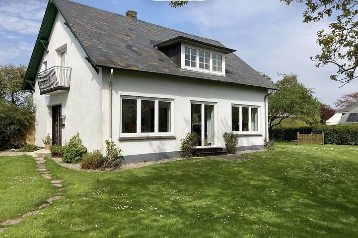Ferienhaus für 8 Personen, mit Balkon und Garten in Esgrus