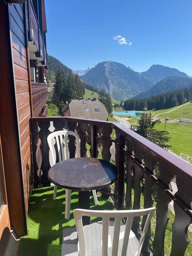Appartement de vacances pour 2 personnes, avec balcon ainsi que vue et vue sur le lac