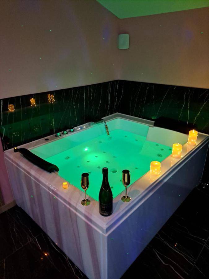 Gîte pour 2 personnes, avec Jacuzzi et Terrasse ainsi que Jardin et Vue à Grumesnil - 2