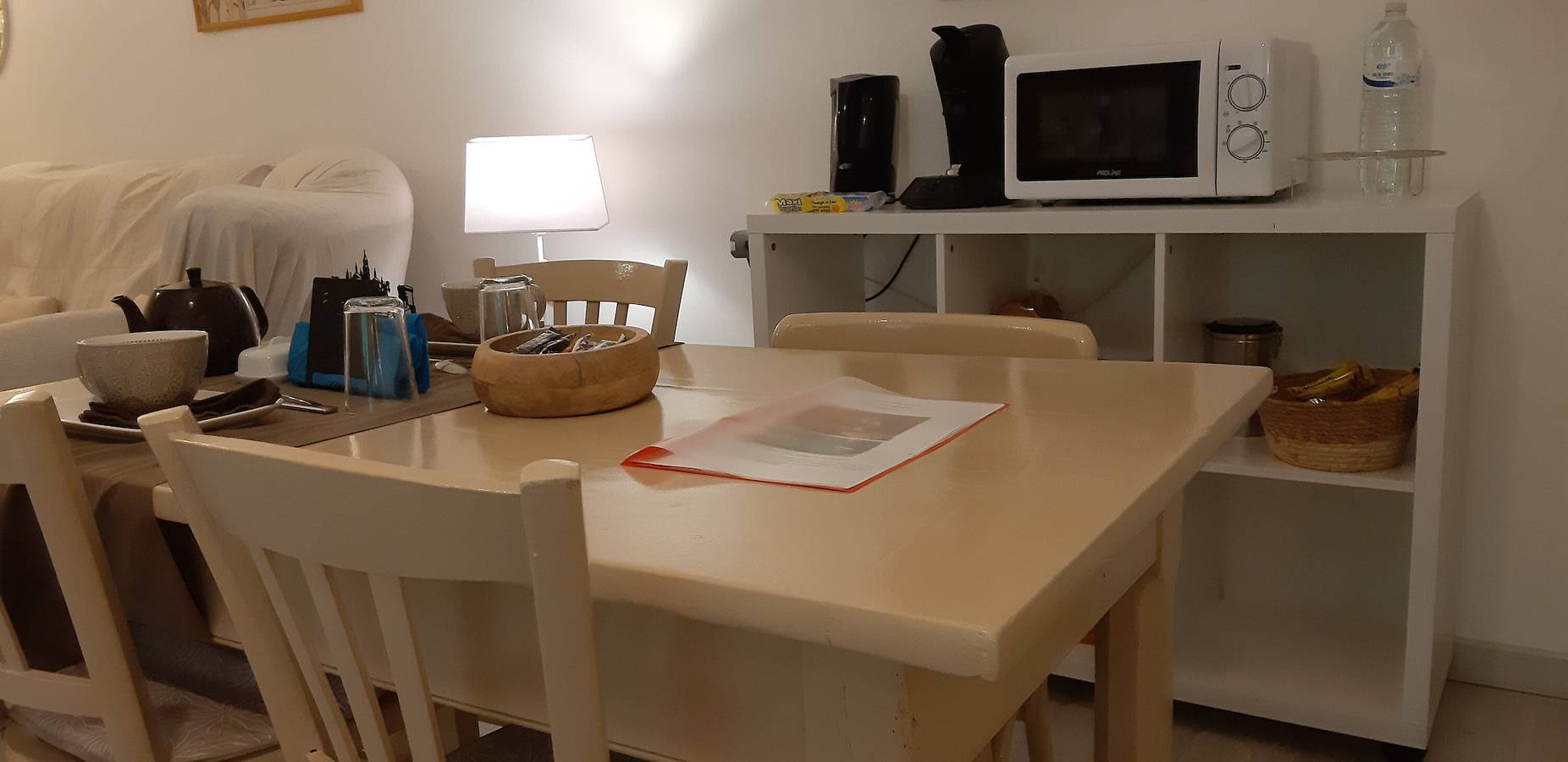 Chambre d'hôtes 'Suite Maraval Chez l'Habitant' avec terrasse privée, Wi-Fi et climatisation in Trélissac, Périgord Blanc