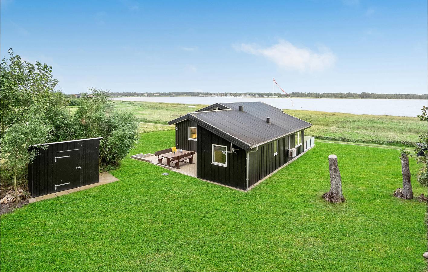 Holiday home for 6 people with terrace in Limfjord in Westjütland