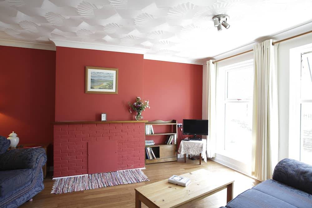 Ideal house for family holidays with easy access to coastal walks in Lulworth Cove, Dorset