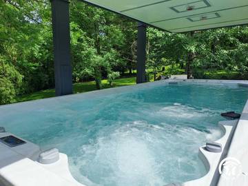 Gîte pour 11 personnes, avec sauna ainsi que terrasse et jacuzzi à Le Bez